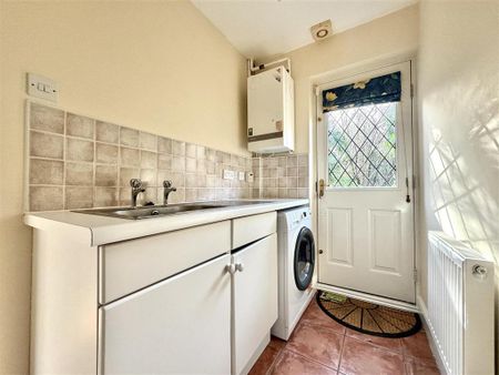 5 bedroom detached house to rent - Photo 4