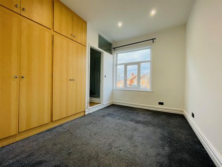 1 Bed Flat - Photo 3