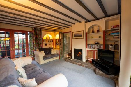 3 bedroom semi-detached house to rent - Photo 2