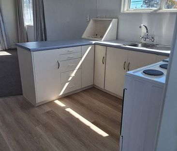 Lovely warm 2BR Unit in Edgeware - Photo 2