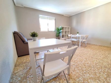 Plaza de Corpus Barga, Madrid, Community of Madrid 28053 - Photo 4