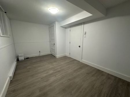 3688 Acadia Street – PET FRIENDLY NEWLY RENOVATED 2 BR LOWER UNIT AVAILABLE NOW! - Photo 5