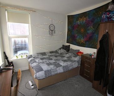 32 BRUDENELL AVENUE Leeds - LS6 1HD - Photo 4