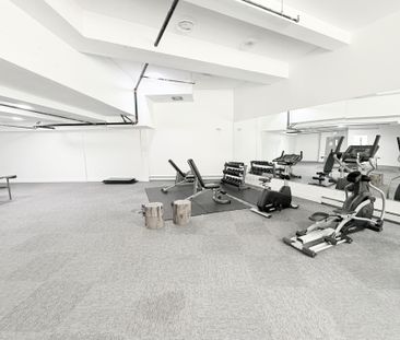 Immaculate One Bedroom in Surrey Central with Two Parking Stalls - Photo 2