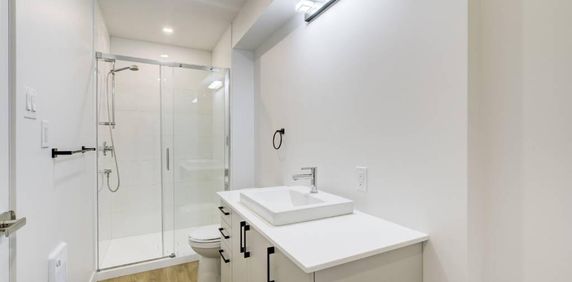 5 1/2 neuf, Les Coteaux, TRIPLEX ! rue Lippée - Photo 2