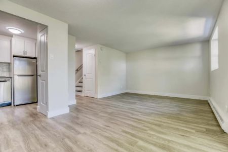 Laurentian - Photo 5