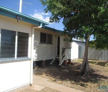 3 BEDROOM FAMILY HOME IN SUNSET - Photo 6