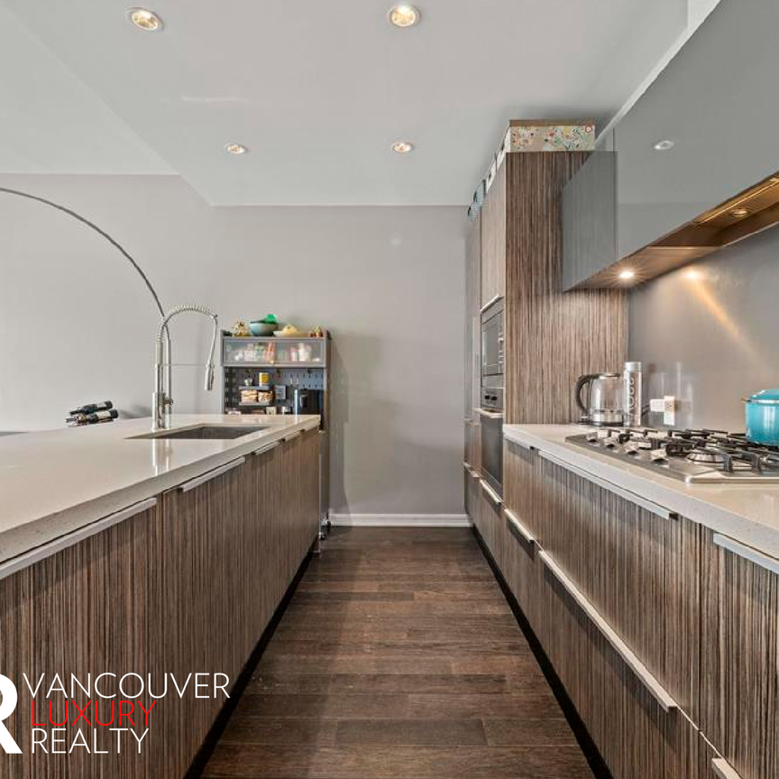Condo in Vancouver West Side, BC - Photo 1
