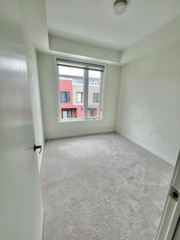 For Lease - 3550 Colonial Drive Unit# 32, Mississauga, Ontario - Photo 2