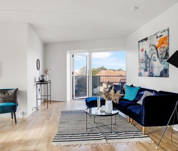 Attraktiv 2-vær. taglejlighed med hems og let adgang via elevator. ... - Photo 2