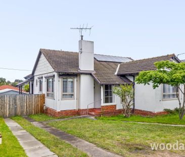 Three Bedroom House plus Study and Large Backyard - Photo 6