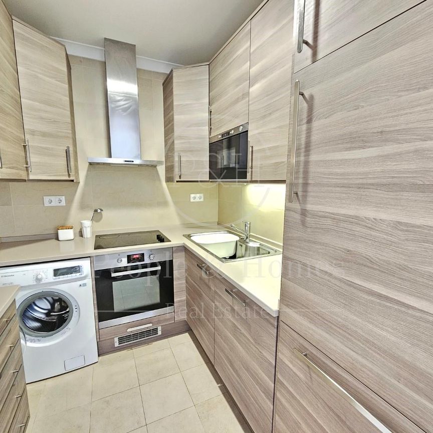 Estoril. T1 remodelado, mobilado. Vista de mar e junto praia - Photo 1