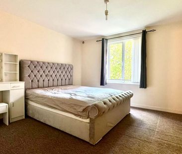 2 bedroom Flat To Let - Photo 4