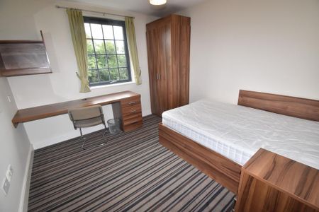 4 bedroom flat to rent - Photo 3