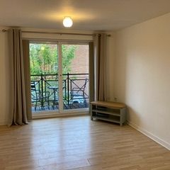 Immaculate 1 Bed Apartment with Private Balcony and Allocated Parking Space for Rent in Leicester - Photo 1