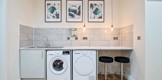 The 'It's Bigger On The Inside' Property Studio 1 - Photo 3