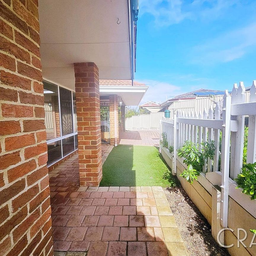 Stylish & Low-Maintenance 3x2 Villa in a Quiet Complex - Photo 1