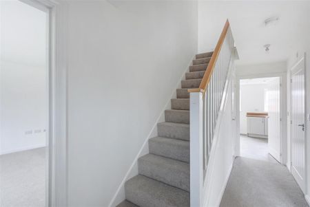 4 bedroom detached house to rent - Photo 2