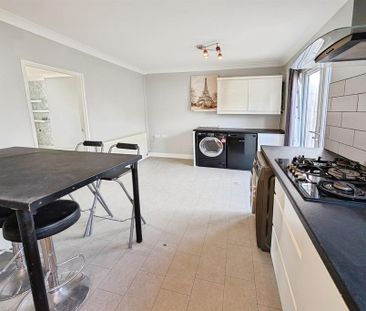 3 bedroom end of terrace house to rent - Photo 5