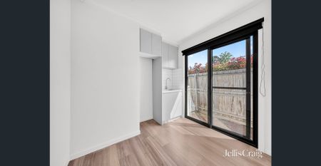 Fully Renovated Five Bedroom Family Home in Prime Glen Waverley Location - Photo 5