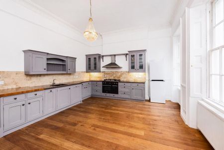 4 bedroom apartment to rent - Photo 3