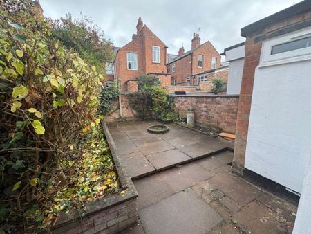 4 bedroom terraced house to rent - Photo 4