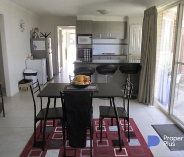 "Open plan, family living" - Photo 3