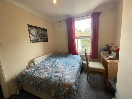 4 bedroom terraced house to rent - Photo 5