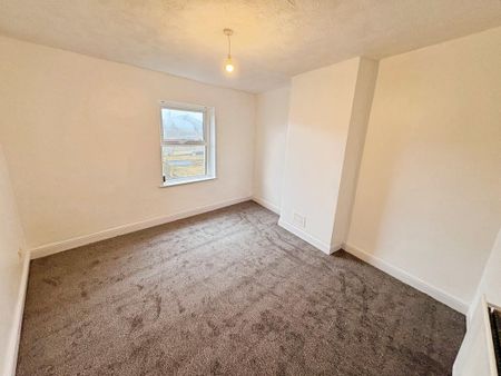 2 bedroom end of terrace house to rent - Photo 3