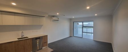 203/30 Shortfin Place, Flat Bush, Auckland ( utilities included Water/Power/Gas and broadband ) !!!! - Photo 4