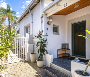 STUNNING CHARACTER HOME - Photo 2