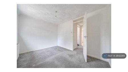 2 bedroom end of terrace house to rent - Photo 4