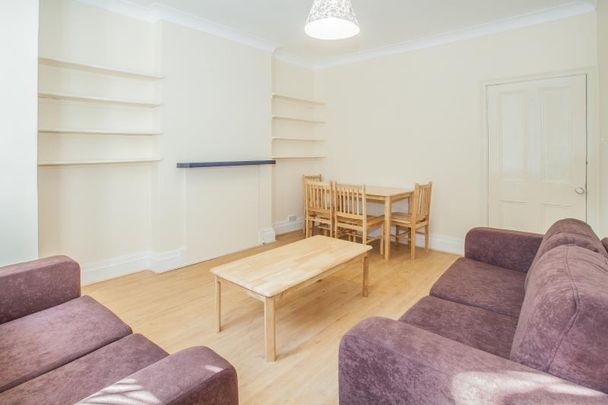 2 bedroom flat to rent - Photo 1