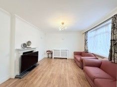 3 bed Mid Terraced House for Rent - Photo 4