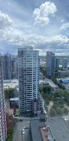 Amazing city and water view 2 bed 1den condo in Yaletown - Photo 1