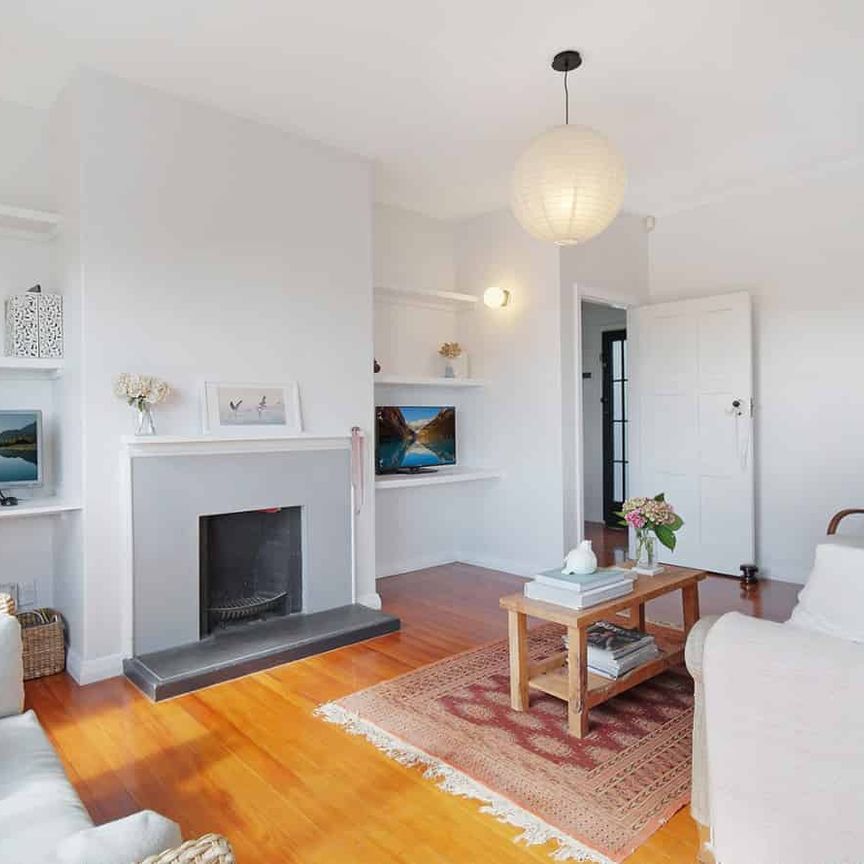 Picture-Perfect Orakei Cottage - Photo 1