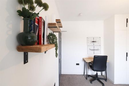 1 bedroom in a house share to rent - Photo 3