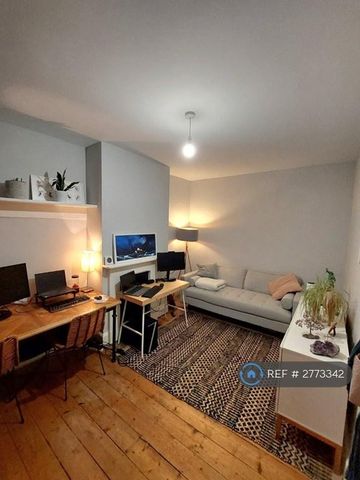 3 bedroom terraced house to rent - Photo 4