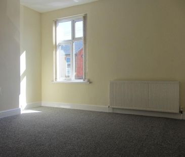 4 bedroom terraced house to rent - Photo 3