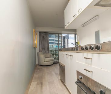 Sunny Furnished Apartment - Photo 5