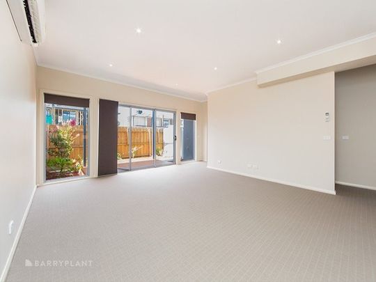 MODERN TOWNHOME IN CENTRAL NOBLE PARK - Photo 1