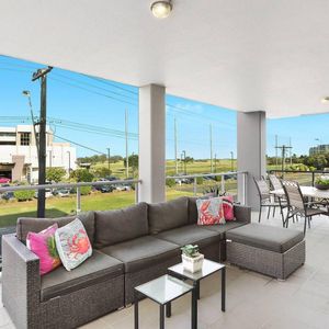 Luxury inner city fully furnished apartment! - Photo 3