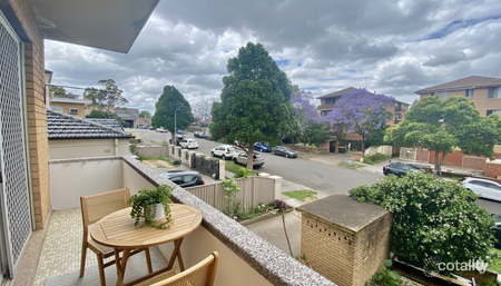 RENOVATED UNIT WITHIN WALKING DISTANCE TO SHOP - Photo 4