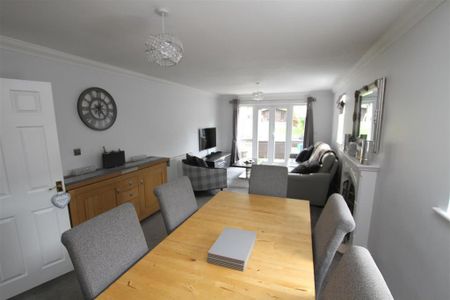 4 bedroom detached house to rent - Photo 3