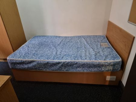 4 bedroom flat to rent - Photo 4