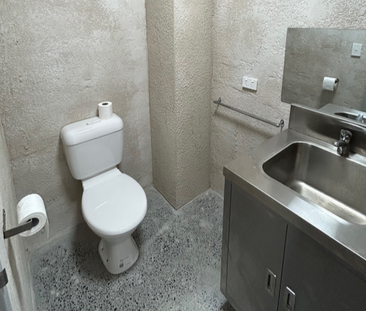 Unit 2, 120 Juliette Street, Greenslopes, QLD - Photo 4