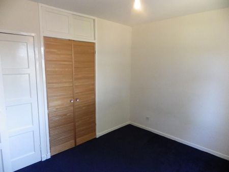 3 bedroom flat to rent - Photo 3