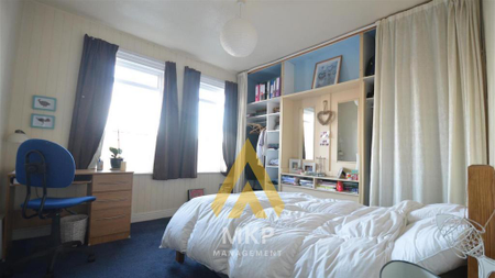 4 bedroom terraced house to rent - Photo 3