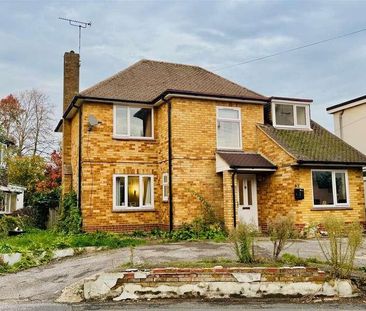 Cove Road, Farnborough, GU14 - Photo 2