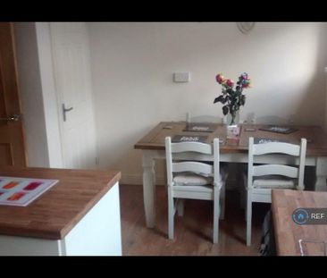 3 bedroom terraced house to rent - Photo 2